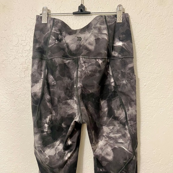 All in Motion Women's High Waisted Tie Dye Print Athletic Leggings L Pockets - Picture 7 of 7
